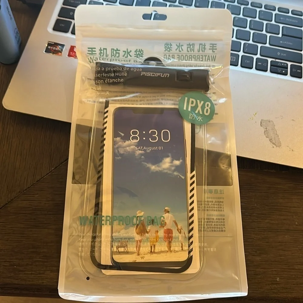 Universal waterproof phone holder pouch-NWT - Picture 1 of 2